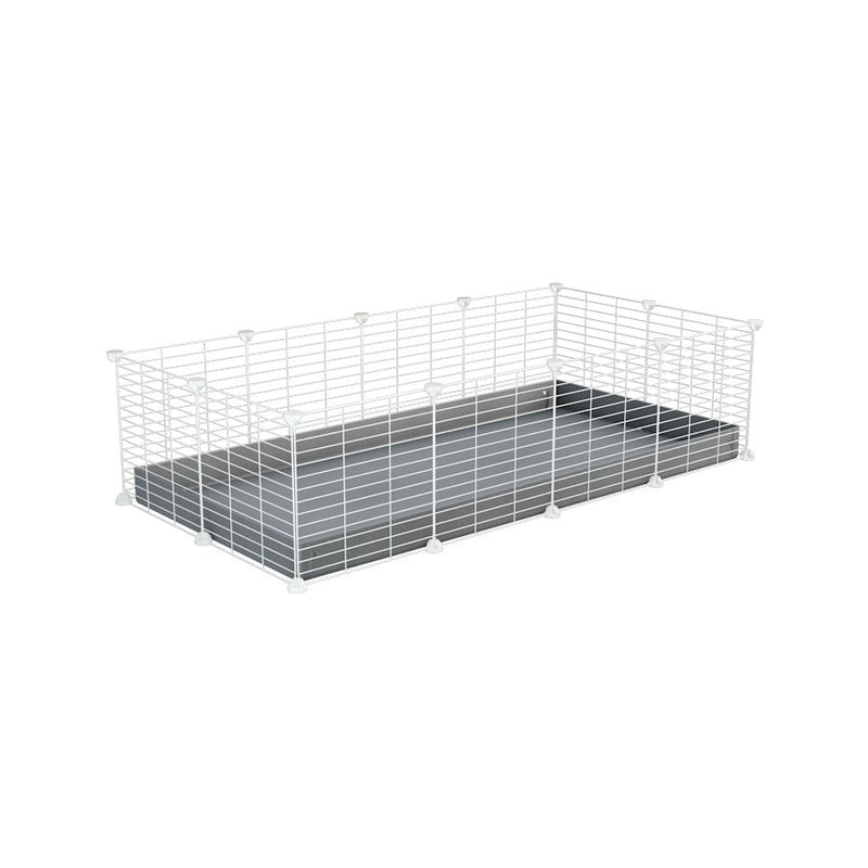 une cavy cage 4x2 pour cochons d'inde avec coroplast gris et grilles blanches fines avec petits trous de kavee