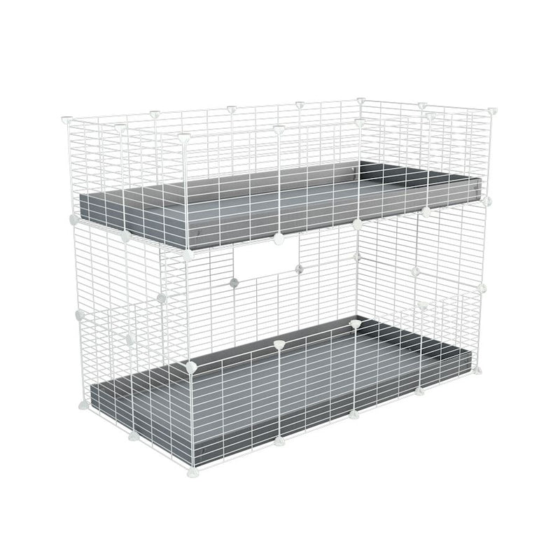Une kavee cage double deux etages 4x2 pour cochons d'inde avec coroplast gris et grilles blanches avec barreaux etroits