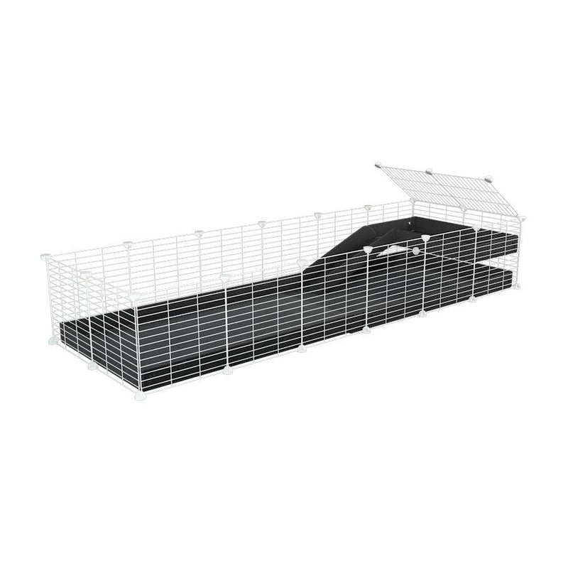 une cavy cage 6x2 pour cochons d'inde avec une rampe un loft un coroplast noir et grilles blanches sans danger