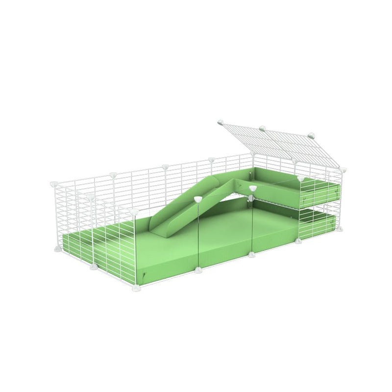 une cavy cage 4x2 avec panneaux transparents en plexiglass  pour cochons d'inde avec une rampe un loft un coroplast vert et grilles blanches fines sans danger de kavee