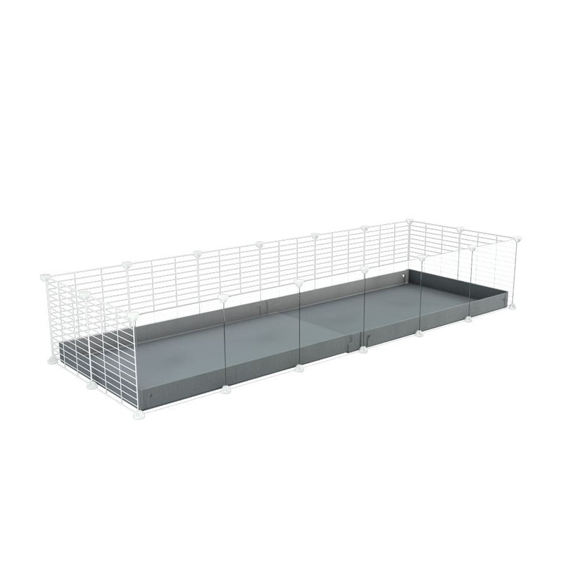 une cavy cage 6x2 avec panneaux transparents en plexiglass  pour cochons d'inde avec coroplast gris et grilles blanches fines avec petits trous de kavee