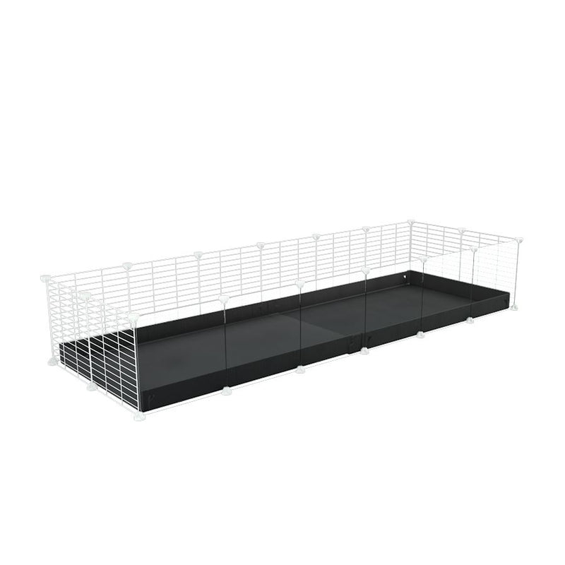 une cavy cage 6x2 avec panneaux transparents en plexiglass  pour cochons d'inde avec coroplast noir et grilles blanches fines avec petits trous de kavee