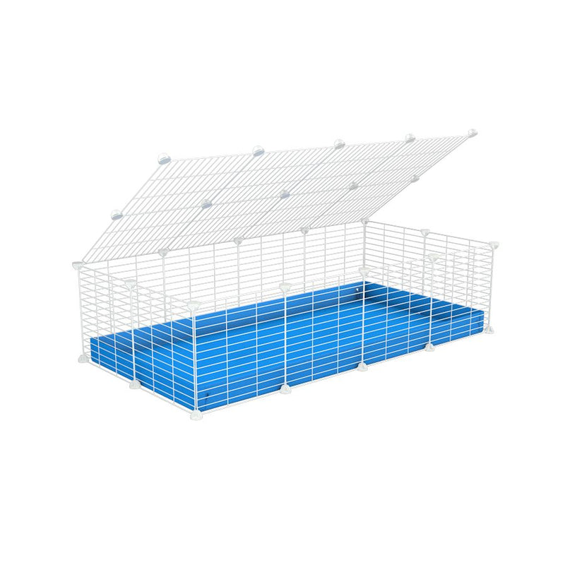 une cavy cage 4x2 pour cochons d'inde avec couvercle coroplast bleu et grilles blanches avec barreaux etroits de kavee