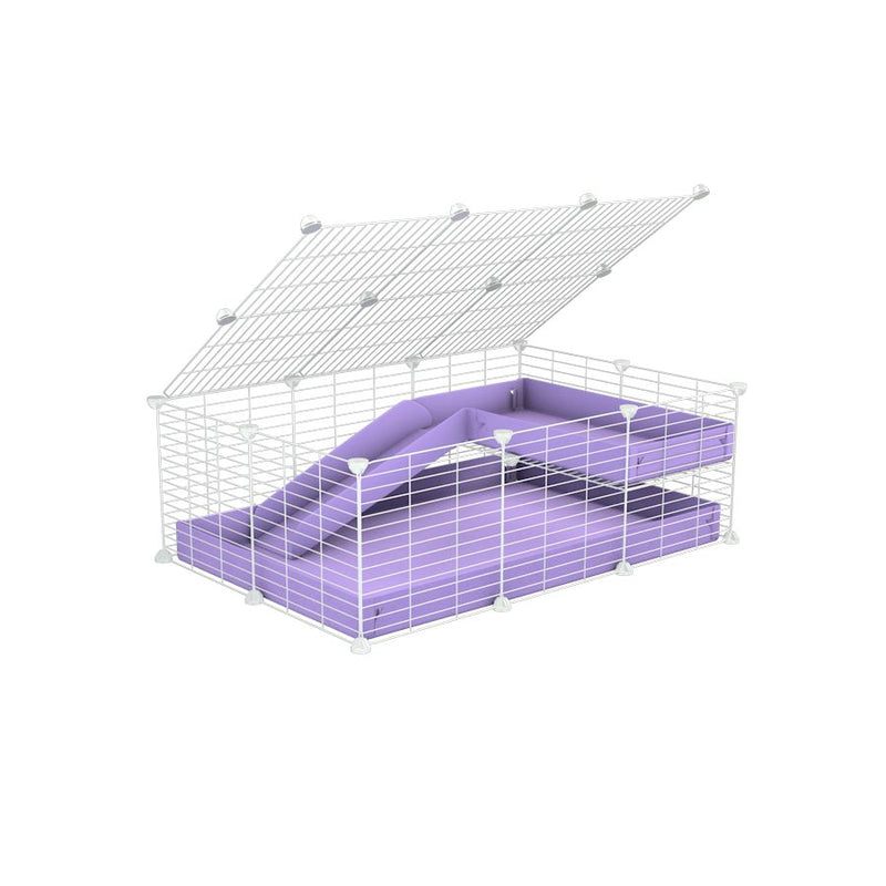 une cavy cage 3x2 pour cochons d'inde avec une rampe un loft un couvercle un coroplast violet et grilles blanches fines