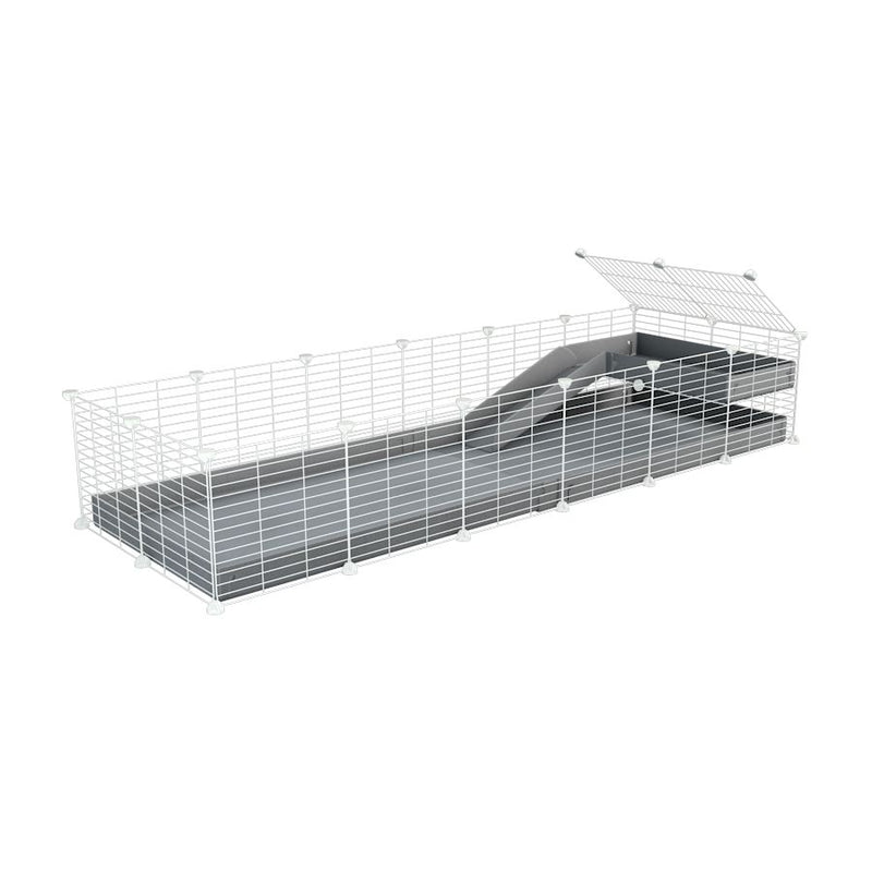 une cavy cage 6x2 pour cochons d'inde avec une rampe un loft un coroplast gris et grilles blanches fines sans danger de kavee