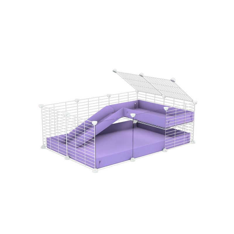 une cavy cage 3x2 pour cochons d'inde avec panneaux transparents en plexiglass avec une rampe un loft un coroplast violet lilas et grilles blanches fines de kavee