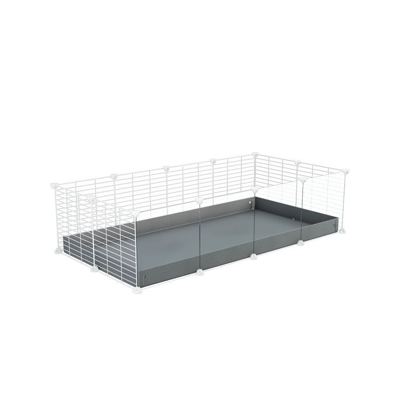 une cavy cage 4x2 pour cochons d'inde avec panneaux transparents en plexiglass avec coroplast gris et grilles blanches fines avec petits trous de kavee