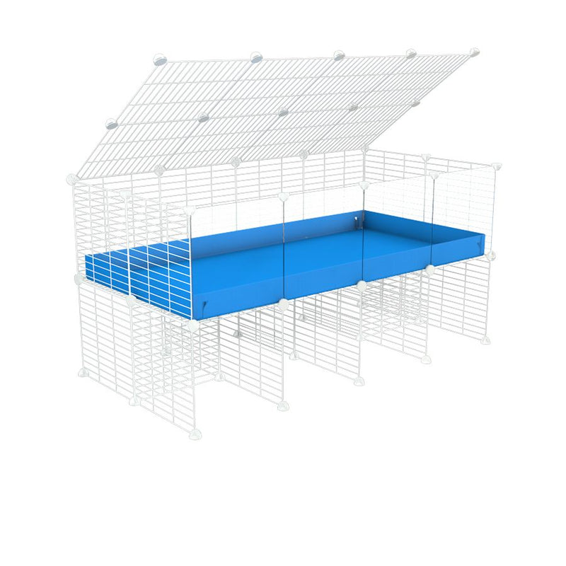 une cavy cage 4x2 avec panneaux transparents en plexiglass  pour cochons d'inde avec rehausseur couvercle correx bleu et grilles blanches fines de kavee france