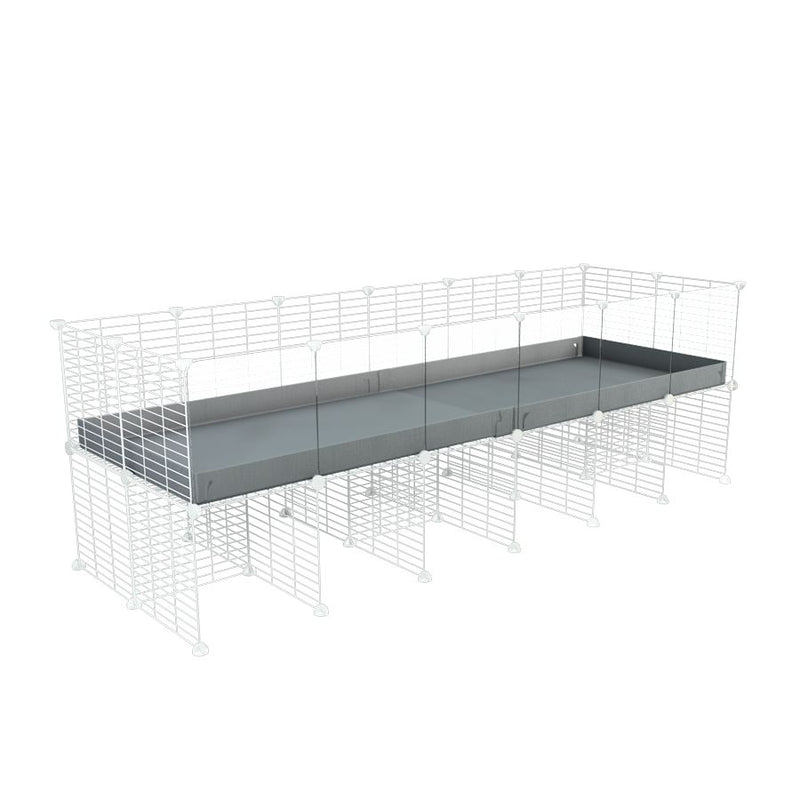 une cavy cage C&C 6x2 avec panneaux transparents en plexiglass  pour cobayes cochons d'inde avec rehausseur correx gris et grilles blanches fines de kavee france