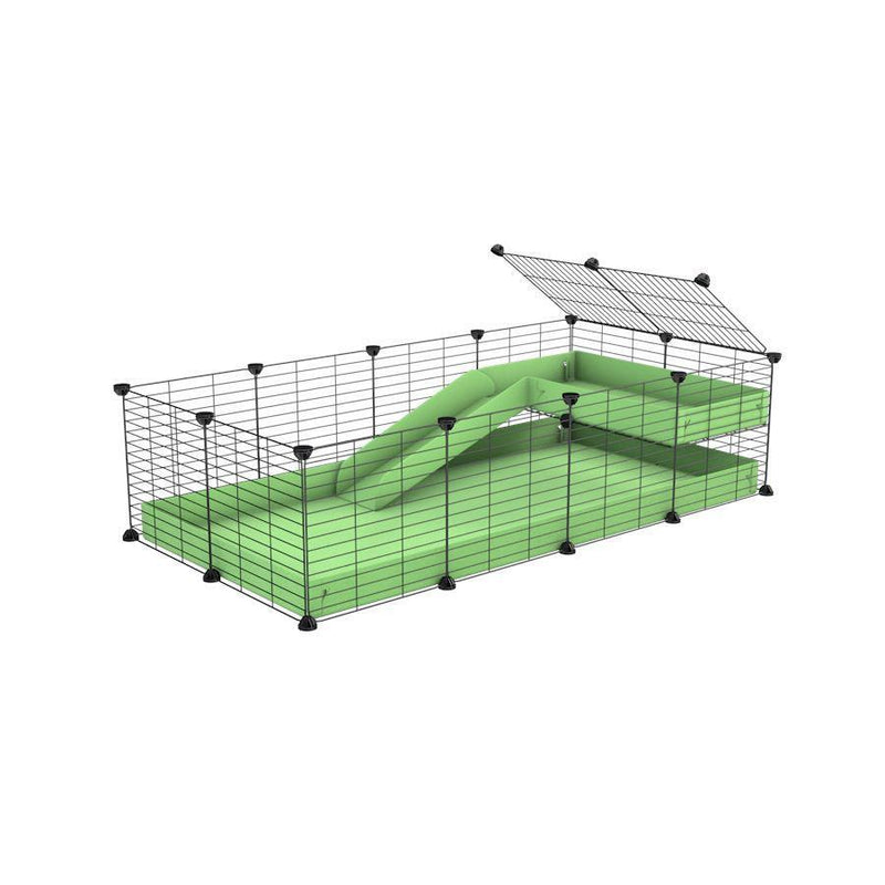 une cavy cage 4x2 pour cochons d'inde avec une rampe un loft un coroplast vert pistache et grilles fines sans danger de kavee