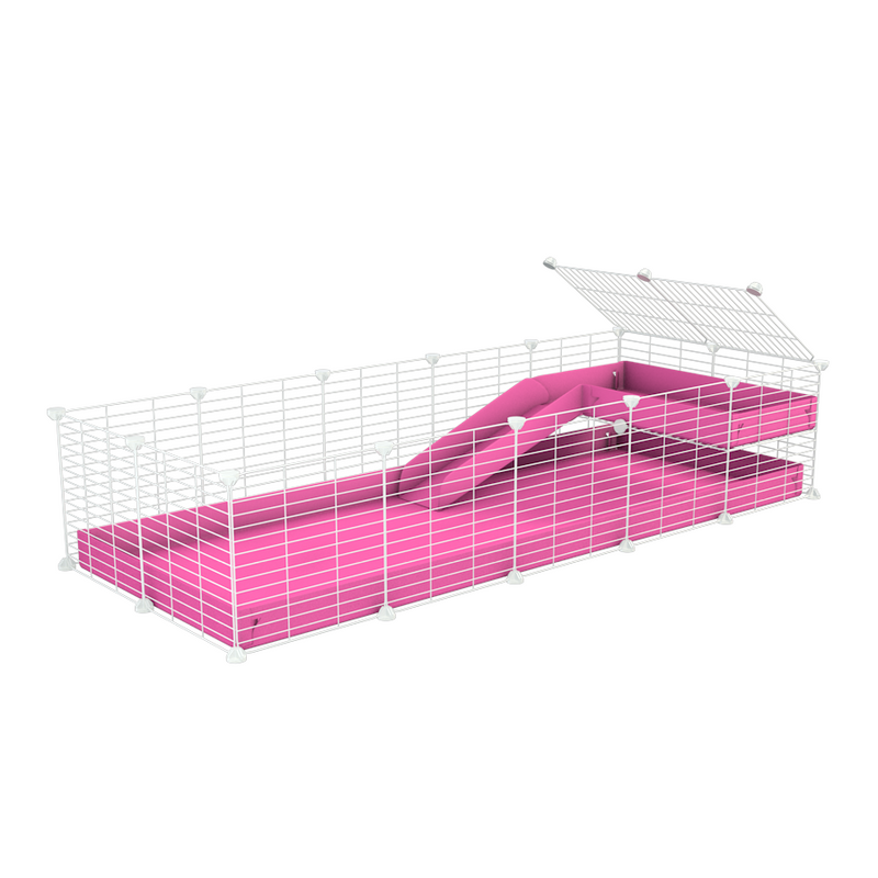 une cavy cage 5x2 pour cochons d'inde avec une rampe une mezzanine un coroplast rose et grilles blanches de kavee