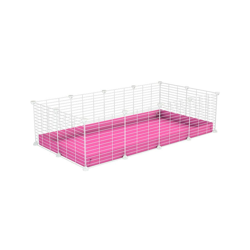 une cavy cage modulaire 4x2 pour cochons d'inde avec coroplast rose et grilles blanches fines avec petits trous de kavee
