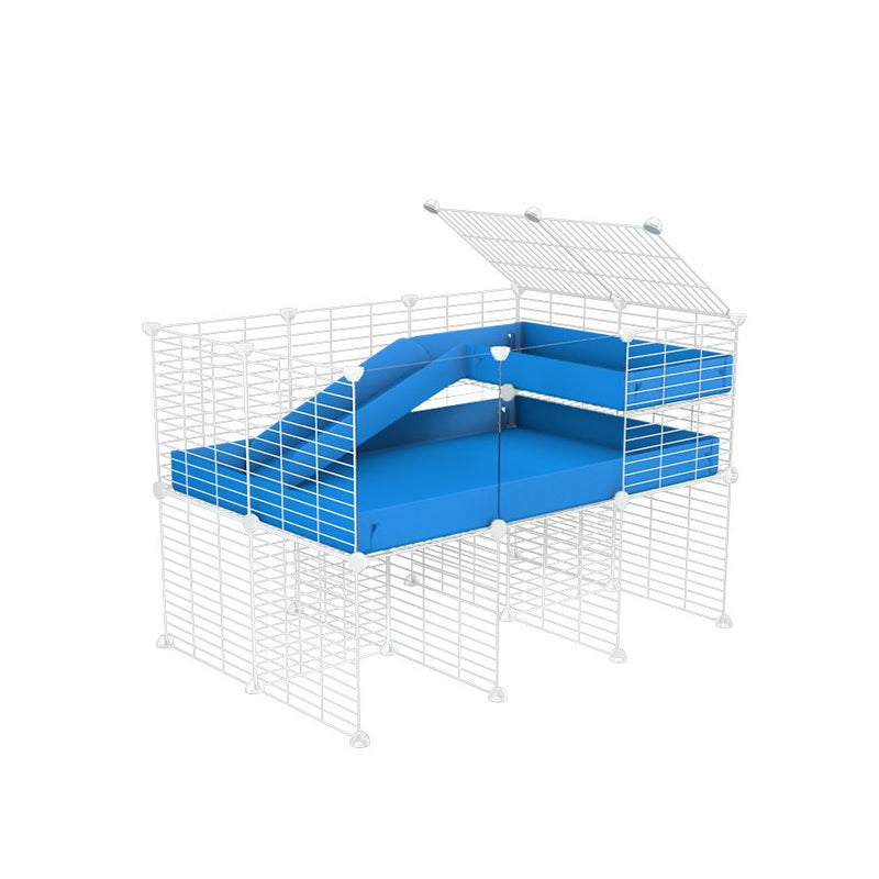 une kavee cage 3x2 avec panneaux transparents en plexiglass  pour cochons d'inde avec rehausseur loft rampe coroplast bleu et grilles blanches fines petits trous