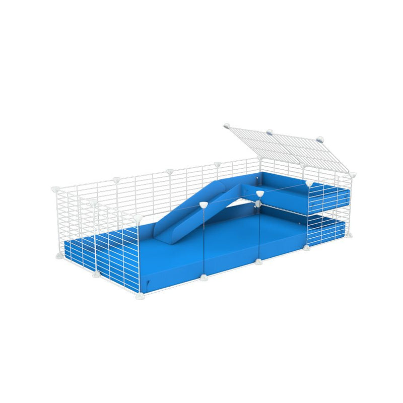 une kavee cage 4x2 avec panneaux transparents en plexiglass  pour cochons d'inde avec une rampe un loft un coroplast bleu et grilles blanches fines sans danger
