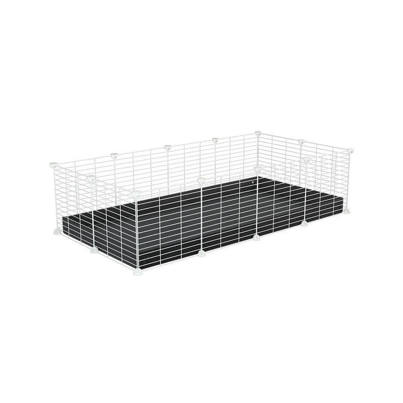 une cavy cage modulable 4x2 pour cochons d'inde avec coroplast noir et grilles blanches fines avec petits trous