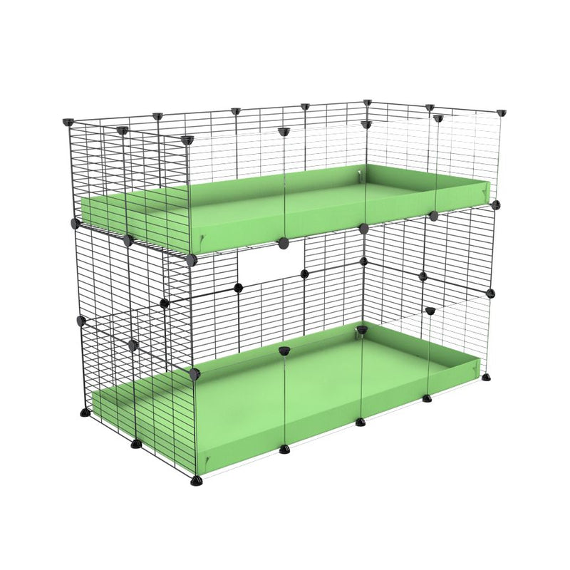 Une kavee cage double deux etages 4x2 avec panneaux transparents en plexiglass  pour cochons d'inde avec coroplast vert et grilles blanches sans danger pour bebes