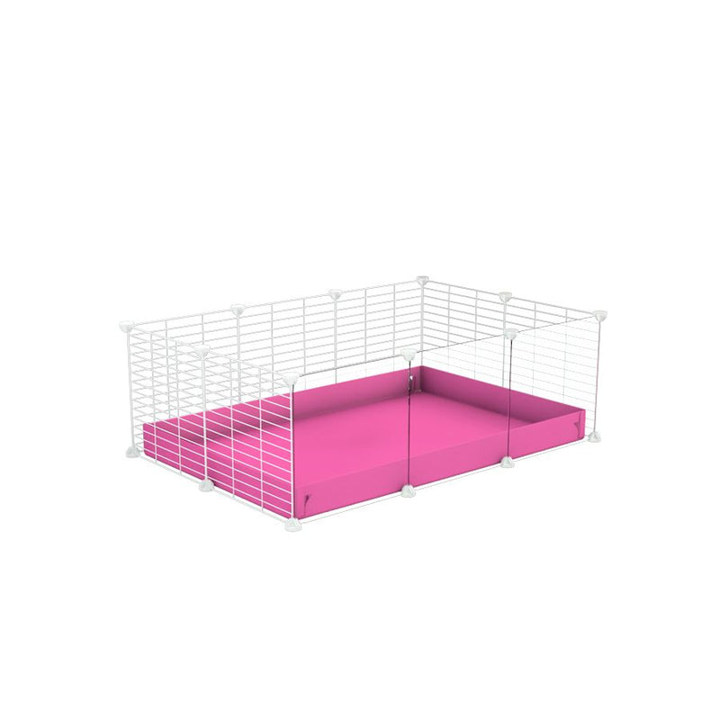 une cavy cage pas cher 3x2 avec panneaux transparents en plexiglass pour cochons d'inde avec coroplast rose et grilles blanches fines avec petits trous de kavee