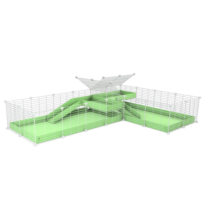 une cavy cage blanche 8x2 de coin avec loft avec division pour cochons d'inde qui se battent ou en quarantaine avec coroplast vert kavee