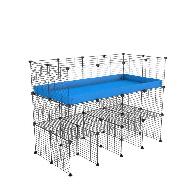 une cavy cage C&C 4x2 pour cobayes cochons d'inde avec panneaux transparents en plexiglass avec double rehausseur correx bleu et grilles maillage fin de kavee france