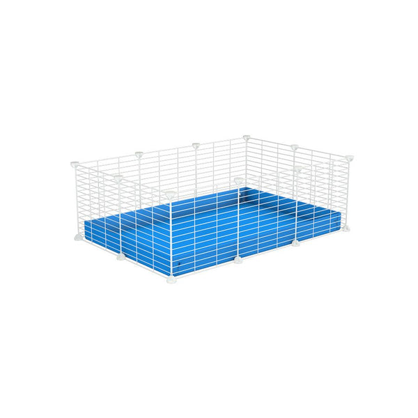 une cavy cage pas cher 3x2 pour cochons d'inde avec coroplast bleu et grilles blanches fines avec petits trous de kavee