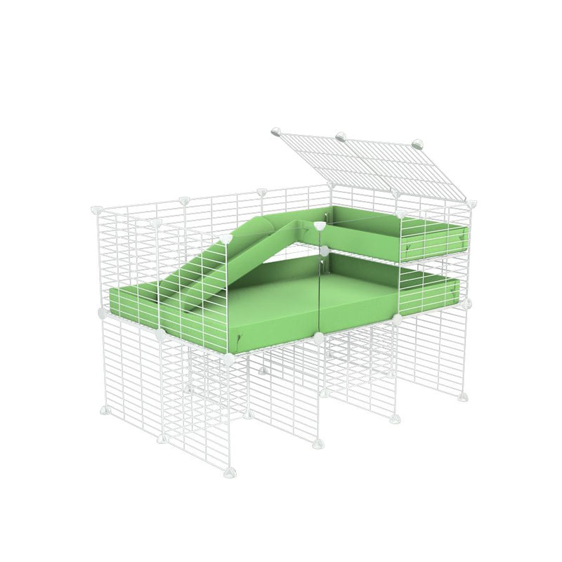 une cavy cage 3x2 avec panneaux transparents en plexiglass  pour cochons d'inde avec rehausseur loft rampe coroplast vert pistache et grilles blanches a petits trous