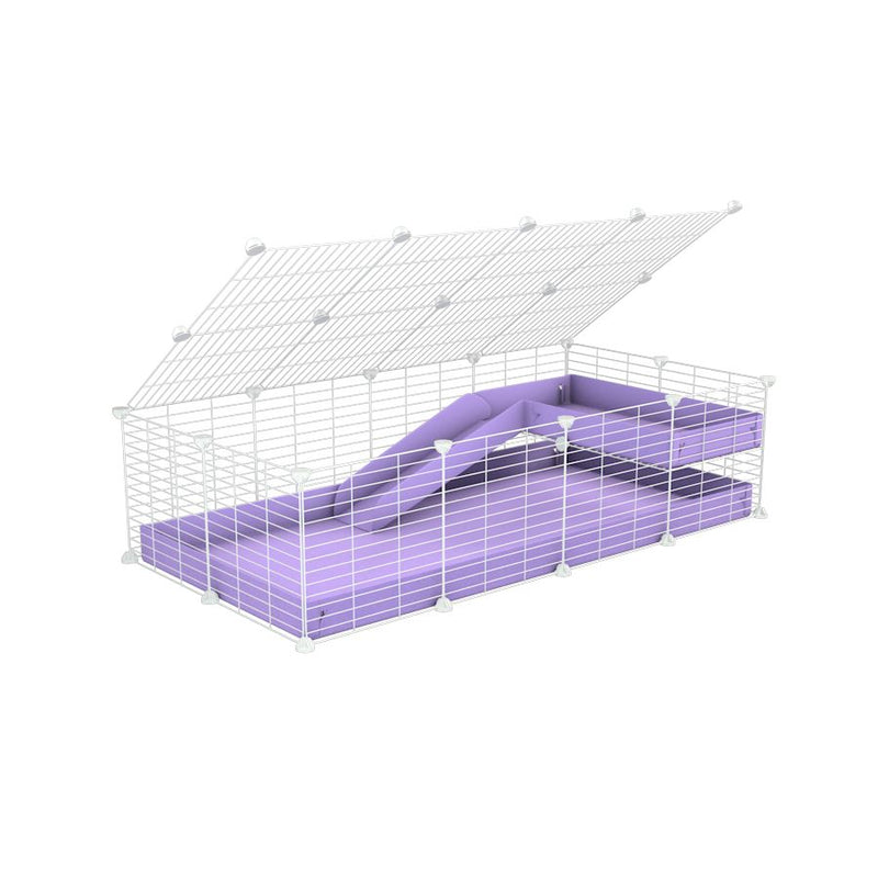 une cavy cage 4x2 pour cochons d'inde avec une rampe un loft un couvercle un coroplast lilas et grilles blanches pour bebes