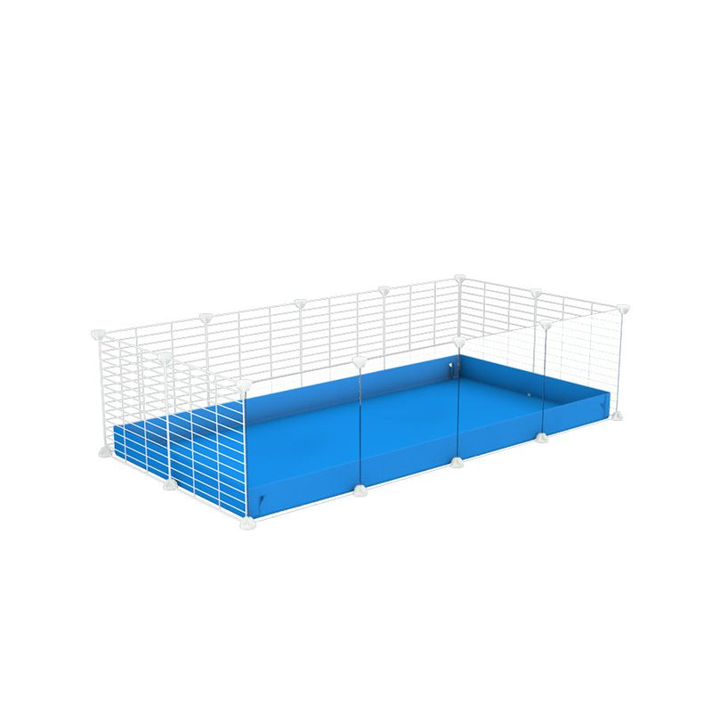 une cavy cage modulaire 4x2 pour cochons d'inde avec panneaux transparents en plexiglass avec coroplast bleu et grilles blanches fines avec petits trous de kavee