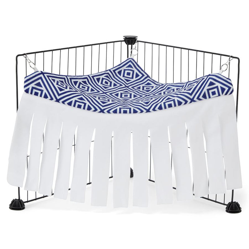 rideau accroche sur grilles d une cavy cage cochon d'inde en polaire bleu geometrique par kavee 