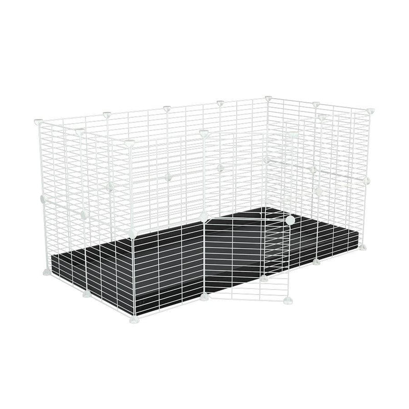 Une kavee cage modulaire 4x2 pour lapins avec un coroplast noir et des grilles blanches a barreaux etroits