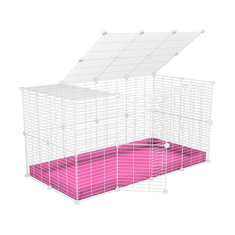 Une cavy cage 4x2 pour lapins avec couvercle un coroplast rose et des grilles blanches a barreaux etroits par kavee