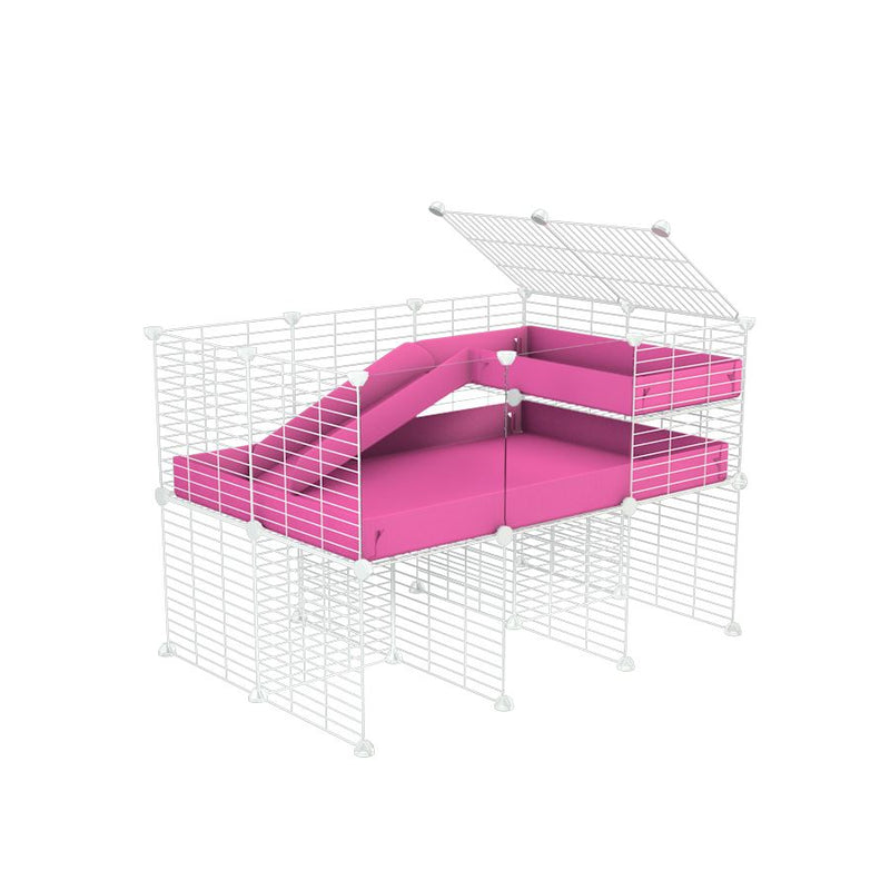 une cavy cage 3x2 avec panneaux transparents en plexiglass  pour cochons d'inde avec rehausseur loft rampe coroplast rose et grilles blanches petits trous de kavee